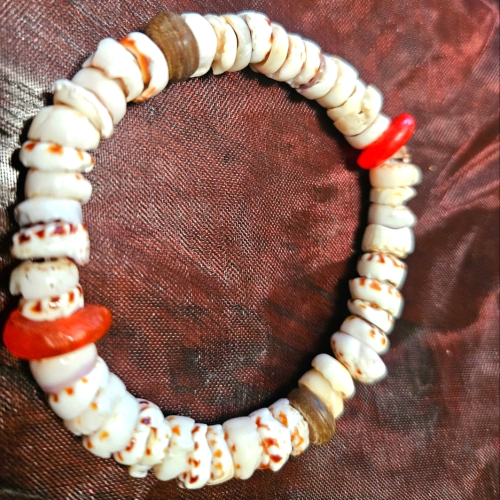 Shell and bead bracelet